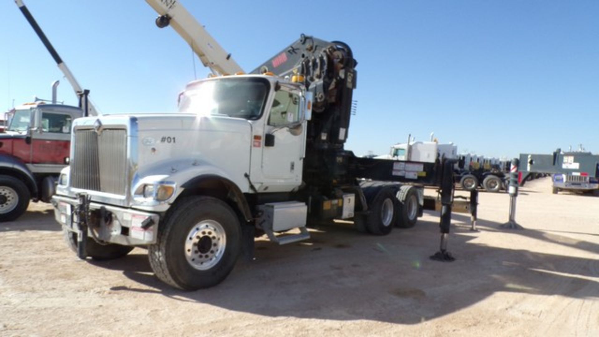 Located in YARD 1 - Midland, TX (X) (2178) INTERNATIONAL PAYSTAR DAYCAB T/A KNUCKLE BOOM TRUCK, VIN-