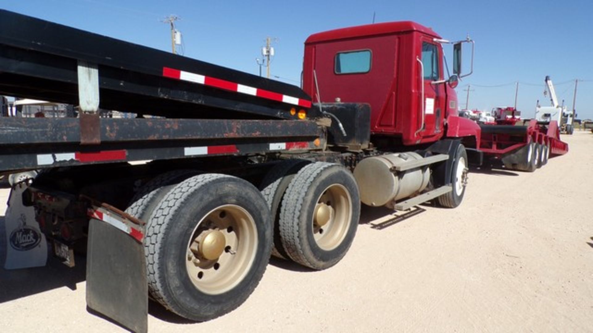 Located in YARD 1 - Midland, TX (6339) 1996 MACK CH613 T/A DAY CAB HAUL TRUCK, VIN- - Image 3 of 9