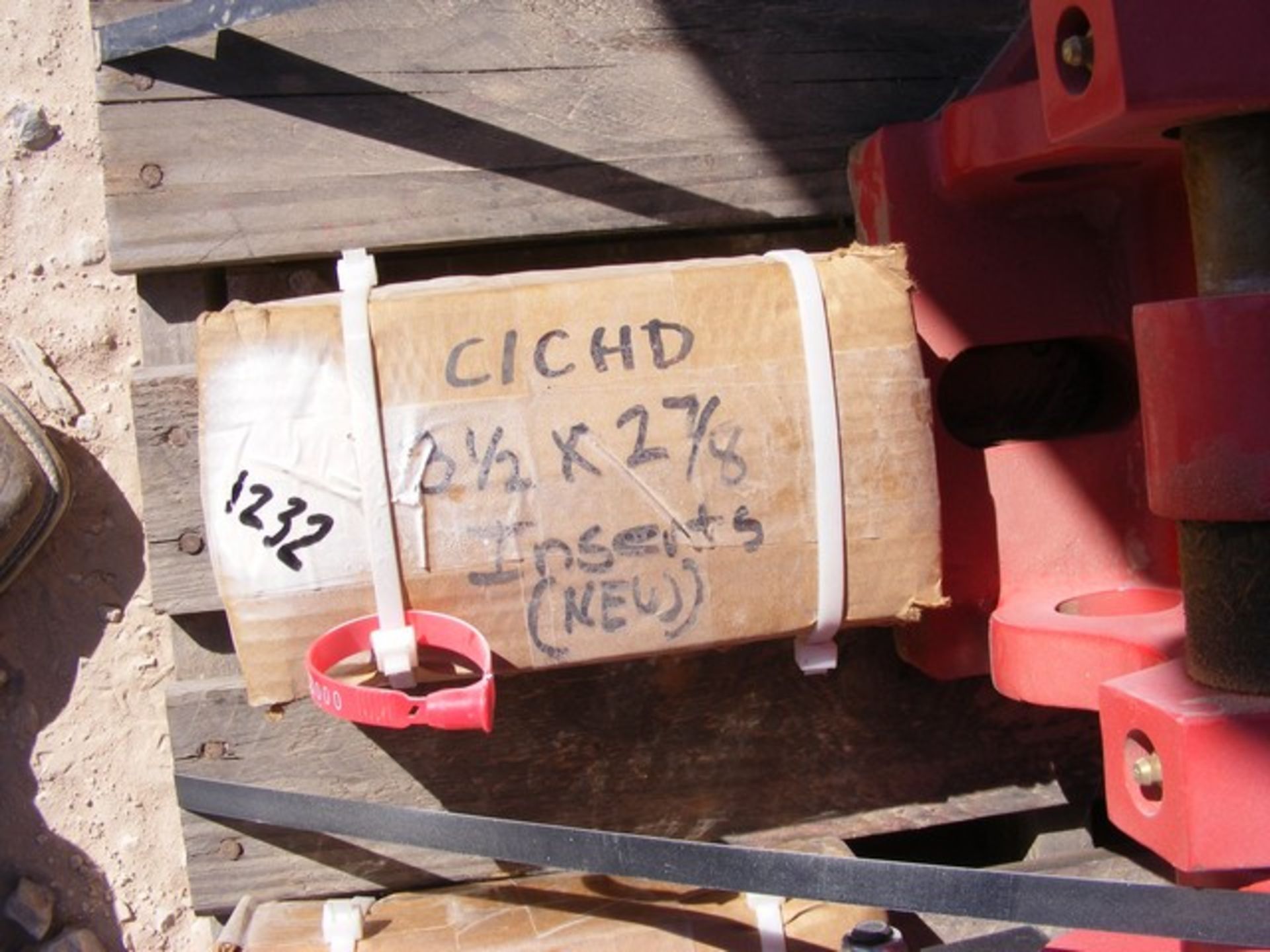 Located in YARD 1 - Midland, TX (2351) (1) SET C/CHD INSERTS, 3-1/2" X 2-7/8" (NEW)