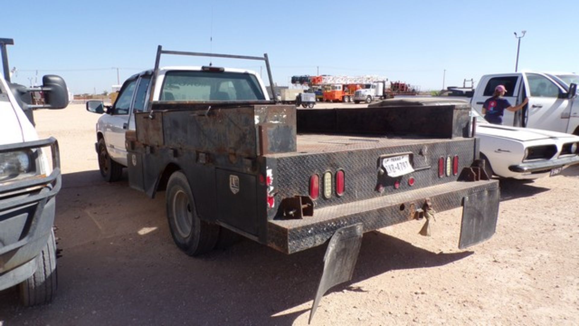 Located in YARD 1 - Midland, TX (2990) (X) 1999 CHEVROLET 3500 EXT CAB DUALLY, VIN- - Bild 4 aus 8