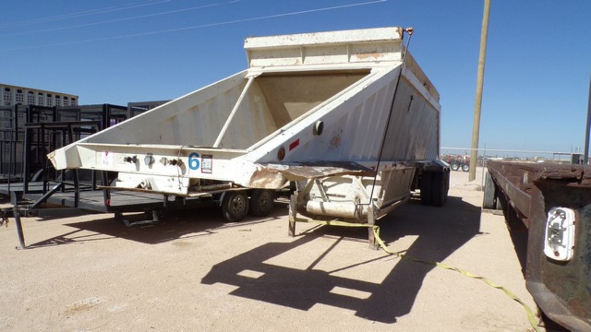 Located in YARD 1 - Midland, TX (2355) (X) 2007 CONSTRUCTION TRAILER SPECIALIST T/A BDT40 BELLY DUMP - Image 2 of 5