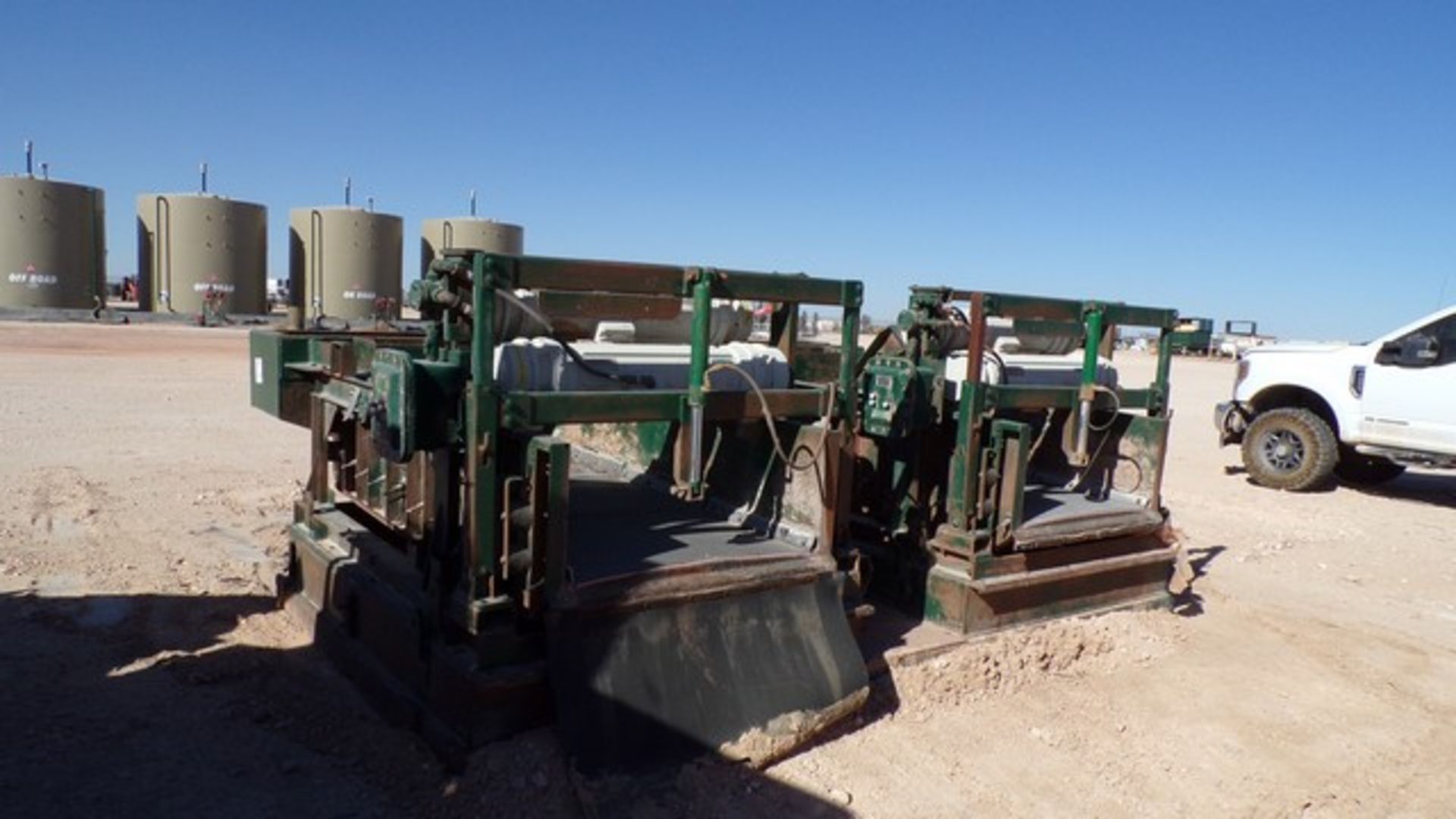 Located in YARD 17 - Midland, TX DERRICK DIAL LINEAR MOTION SHALE SHAKERS W/ HOPPER - Image 2 of 4
