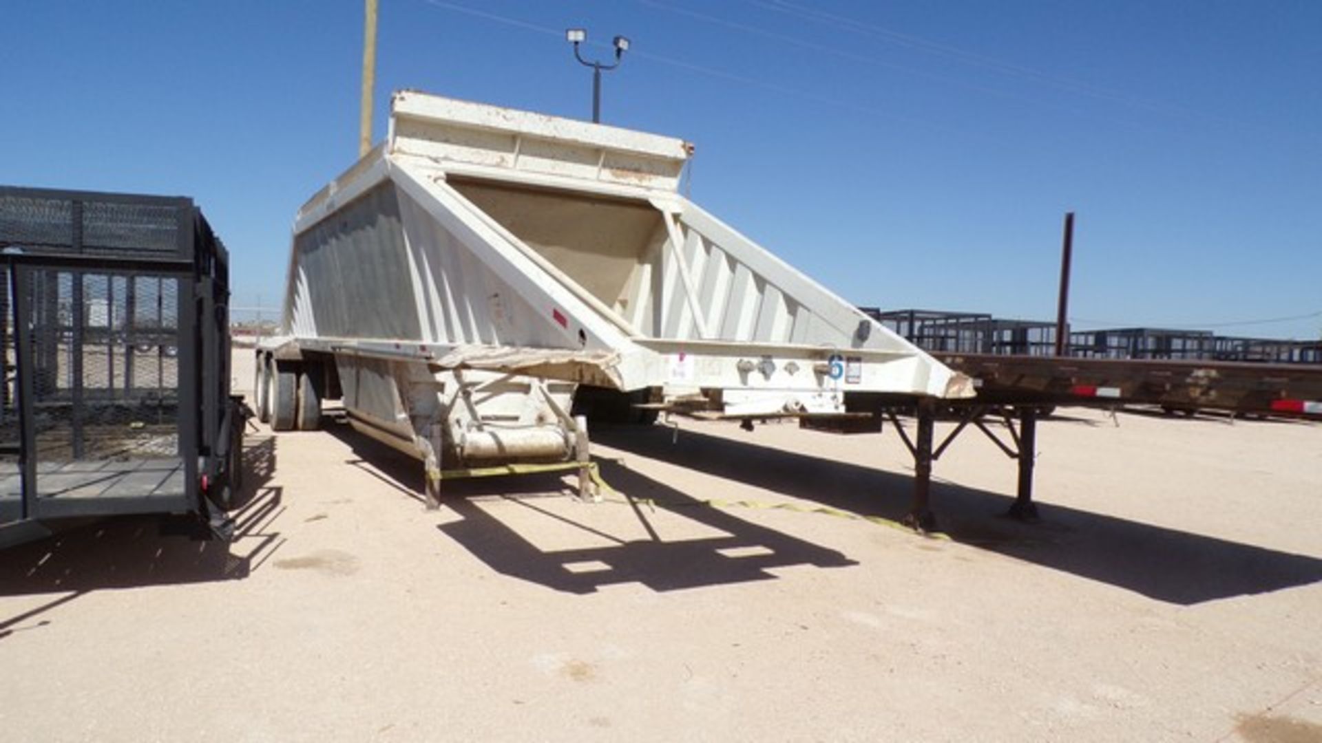 Located in YARD 1 - Midland, TX (2355) (X) 2007 CONSTRUCTION TRAILER SPECIALIST T/A BDT40 BELLY DUMP