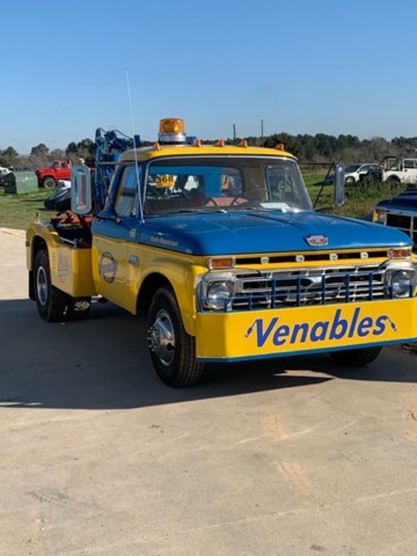 Located in YARD 11 - Fulshear, TX 1966 FORD F350 CUSTOM WRECKER W/ HOLMES 480 TWIN BOOMS, VIN- - Image 16 of 53