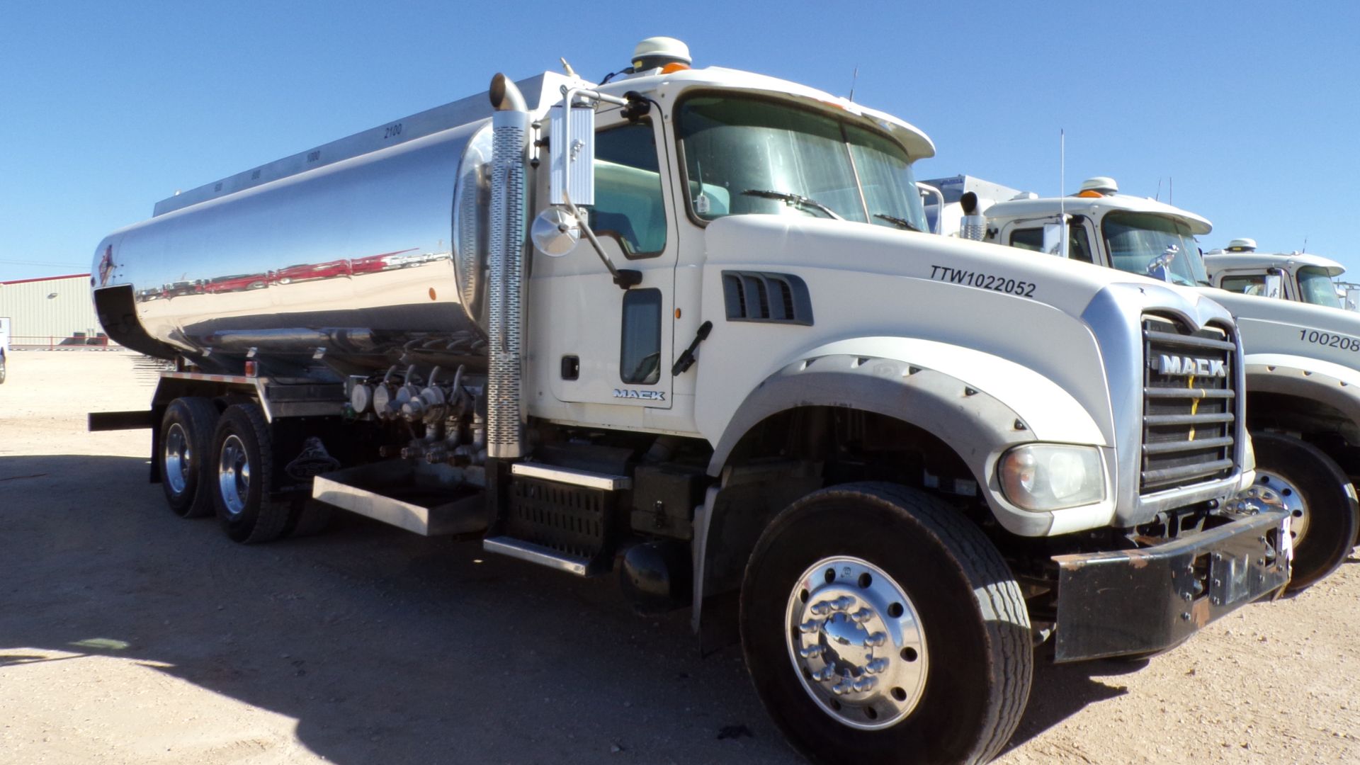 Located in YARD 1 - Midland, TX (2052) (X) 2014 MACK GU433 T/A DAY CAB BOB TAIL FUEL TRUCK, VIN- - Image 7 of 7