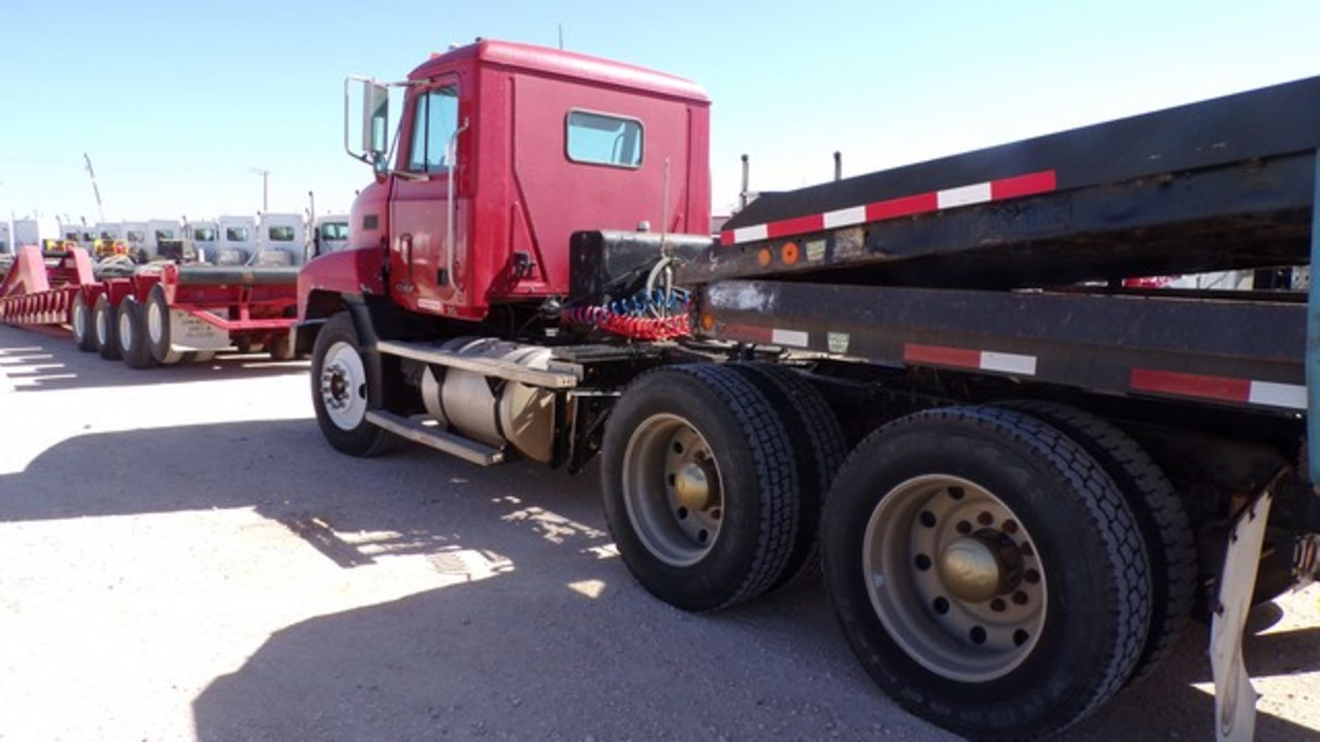 Located in YARD 1 - Midland, TX (6339) 1996 MACK CH613 T/A DAY CAB HAUL TRUCK, VIN- - Image 5 of 9