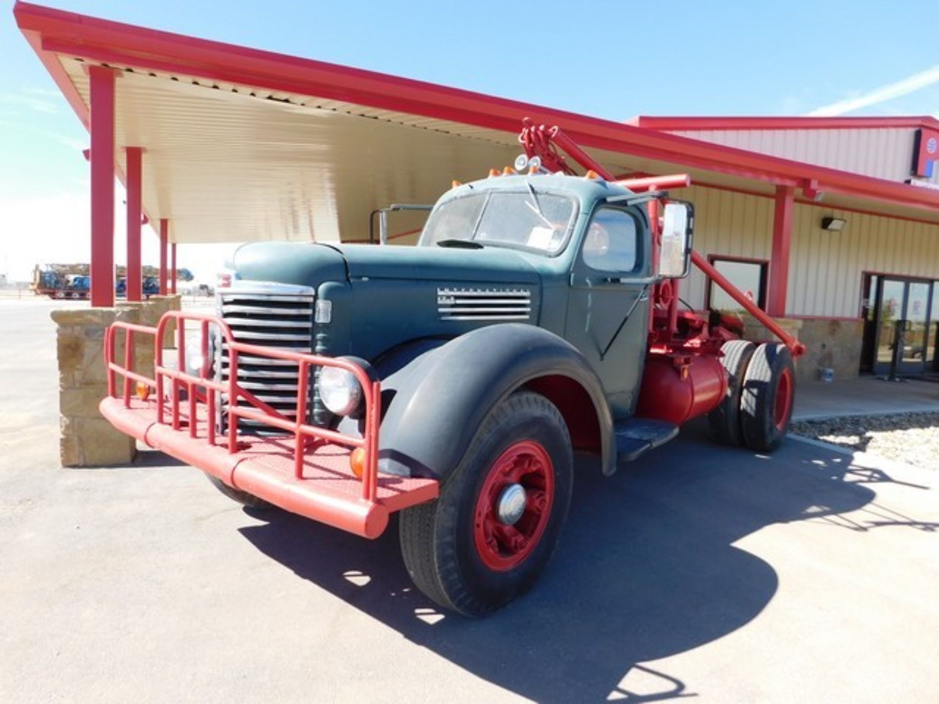 Located in YARD 1 - Midland, TX (X) 1938 INTERNATIONAL KB8 S/A DUAL WHEEL WINCH TRUCK, P/B 6 CYL GAS