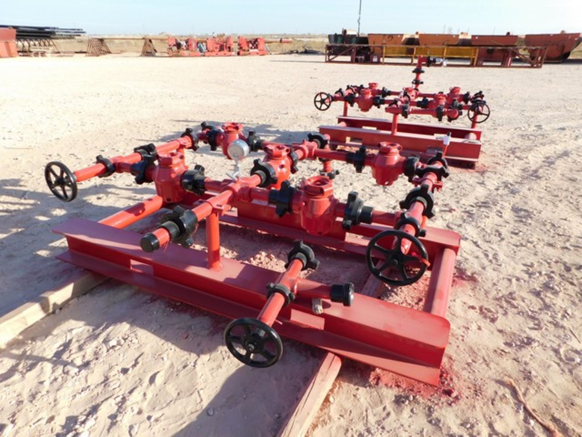 Located in YARD 1 - Midland, TX (6332) CHOKE MANIFOLD W/ (5) 2" PLUG VALVES, (2) CHOKE VALVES - Bild 2 aus 2