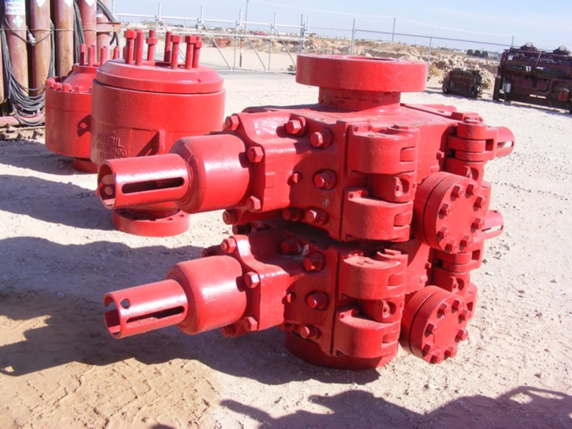 Located in YARD 1 - Midland, TX (2682) HYDRIL 11" - 5000K DBL BOP, (4) OUTLETS, DBL FLANGED W/ - Image 4 of 4