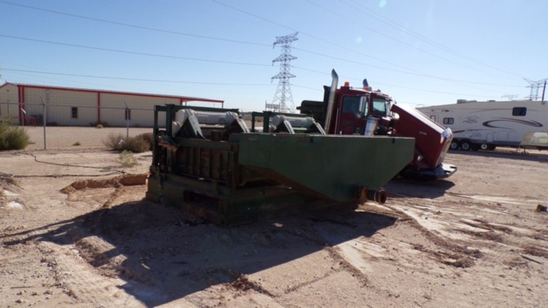 Located in YARD 17 - Midland, TX DERRICK DIAL LINEAR MOTION SHALE SHAKERS W/ HOPPER - Image 4 of 4