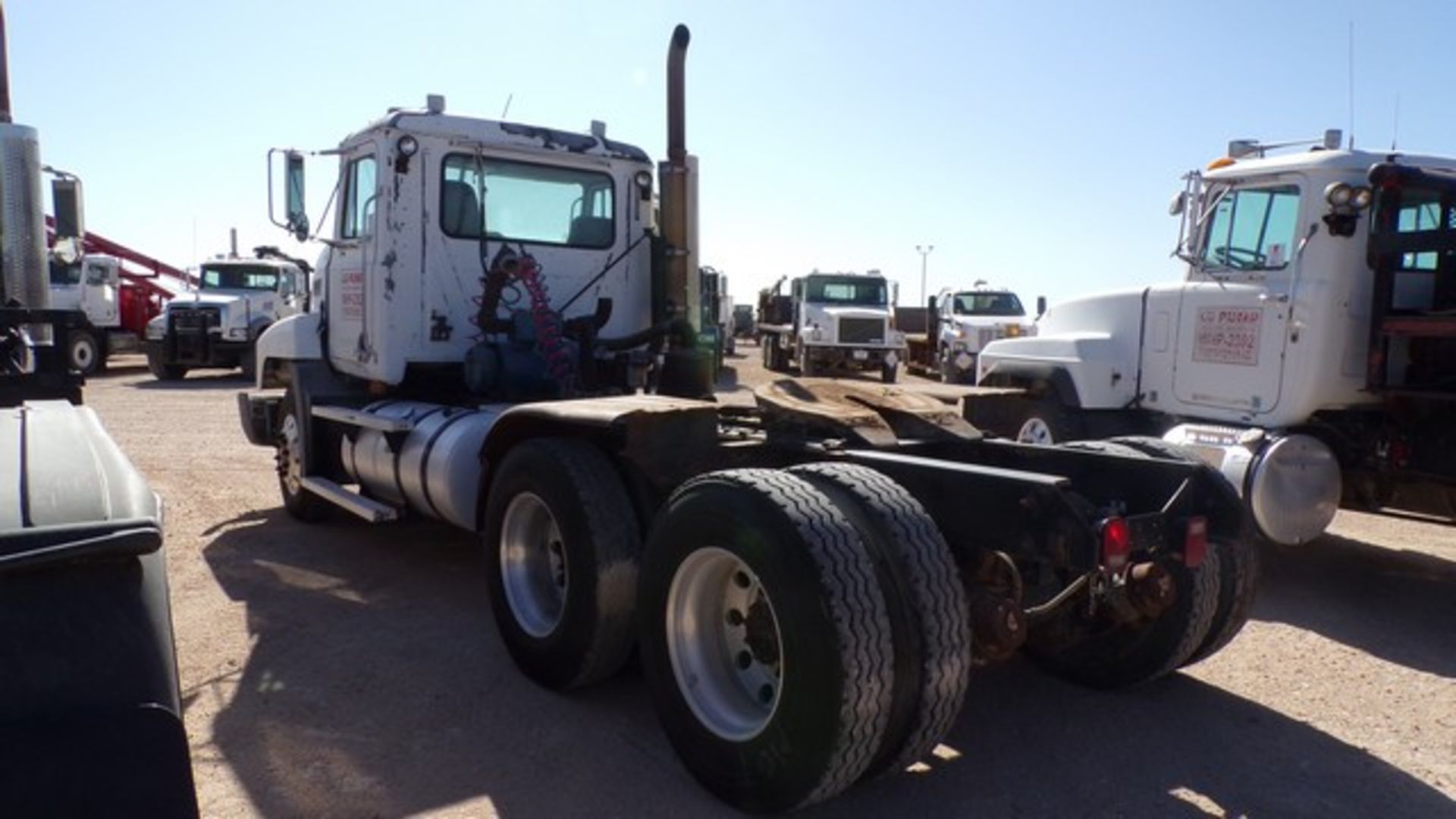 Located in YARD 1 - Midland, TX (2971) (X) 2003 MACK CHU613 T/A DAY CAB VAC TRUCK, VIN- - Image 4 of 9