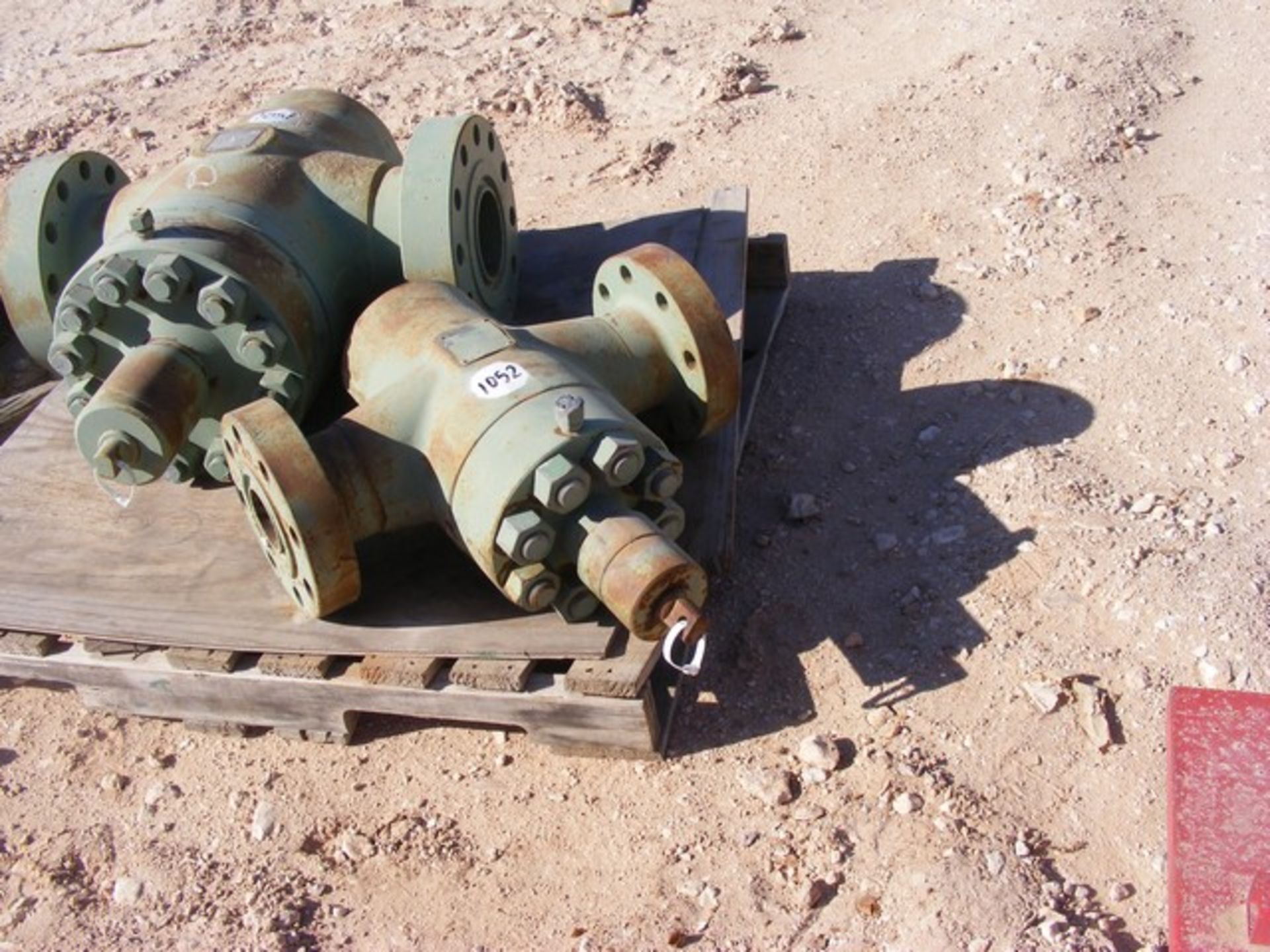 Located in YARD 1 - Midland, TX (4935) 3-1/16" 10K# CAMERON FLS GATE VALVES (UNUSED)