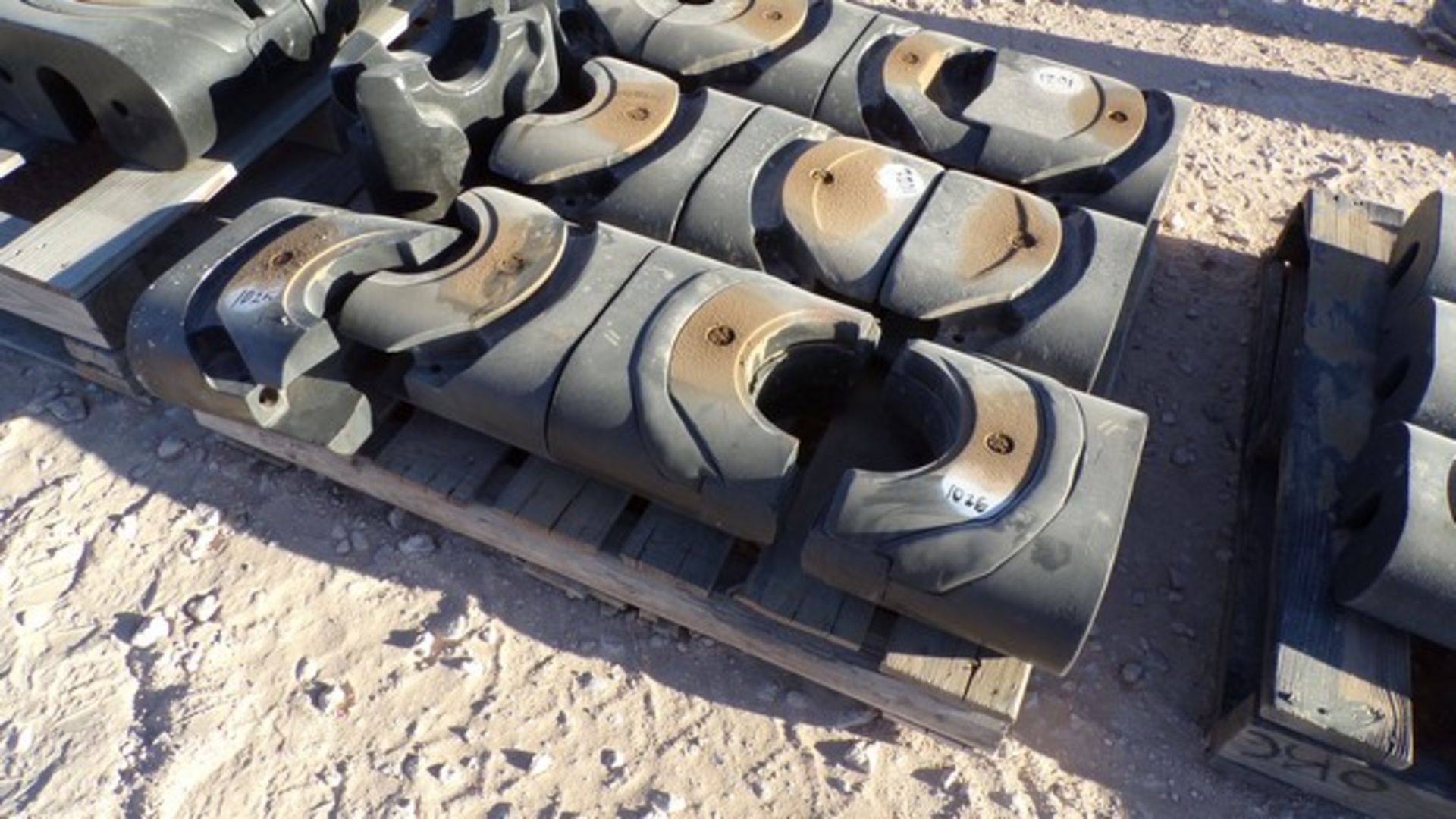 Located in YARD 1 - Midland, TX (2887) (2) 11" X 7" CAMERON TYPE U RAMS