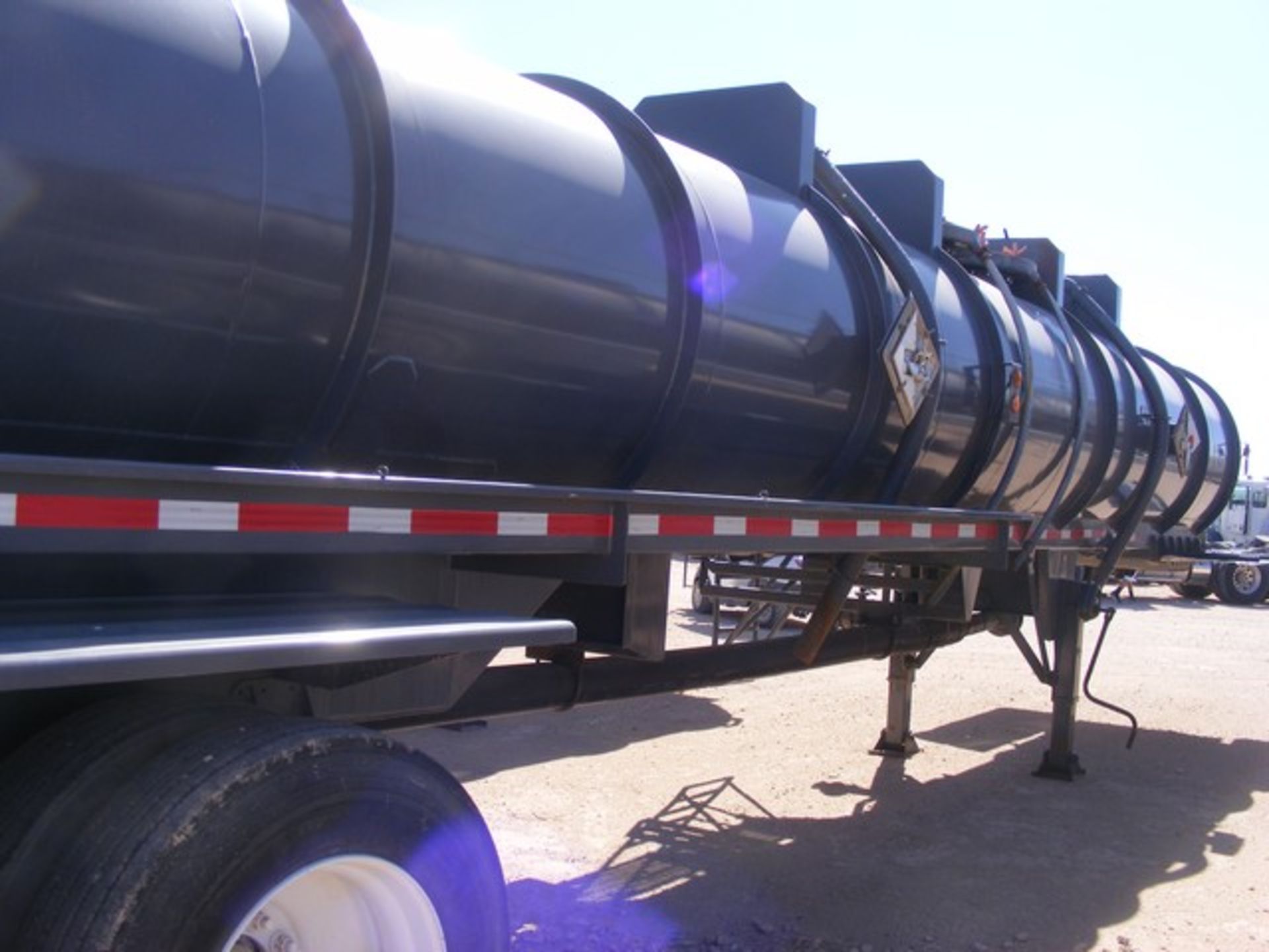 Located in YARD 1 - Midland, TX (X) 2006 OVERLAND TANK INC 120 BBL T/A ACID TRAILER, 2 COMPARTMENT - Image 5 of 5