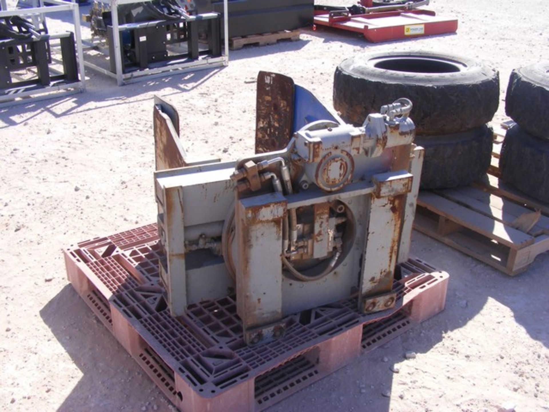 Located in YARD 1 - Midland, TX (2370) HYD OPERATED DRUM ATTACHMENT F/ FORK LIFT - Bild 2 aus 2