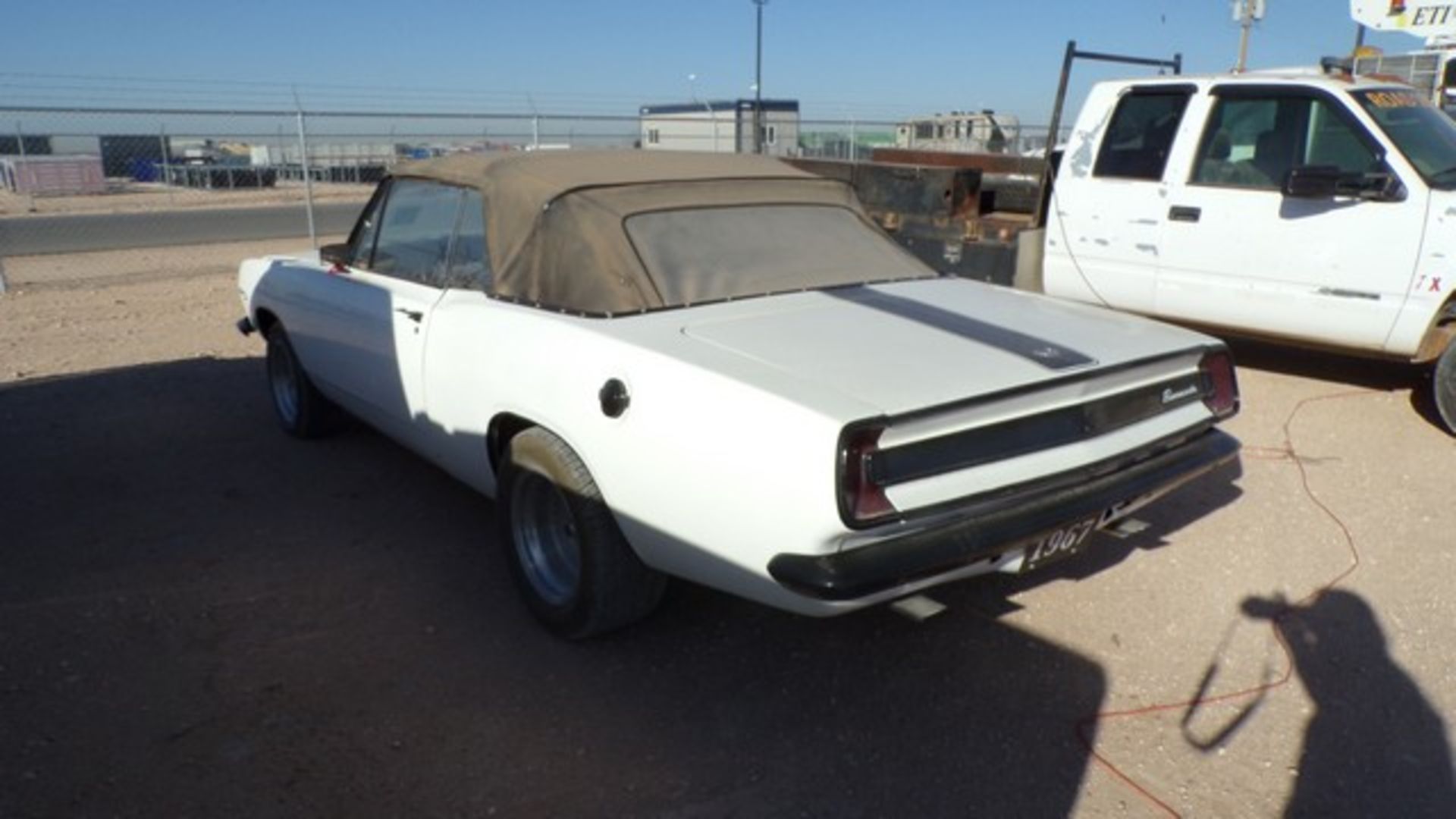 Located in YARD 1 - Midland, TX (X) 1967 PLYMOUTH BARRACUDA CONVERTIBLE, VIN- BH27E72289574, P/B 360 - Image 5 of 8