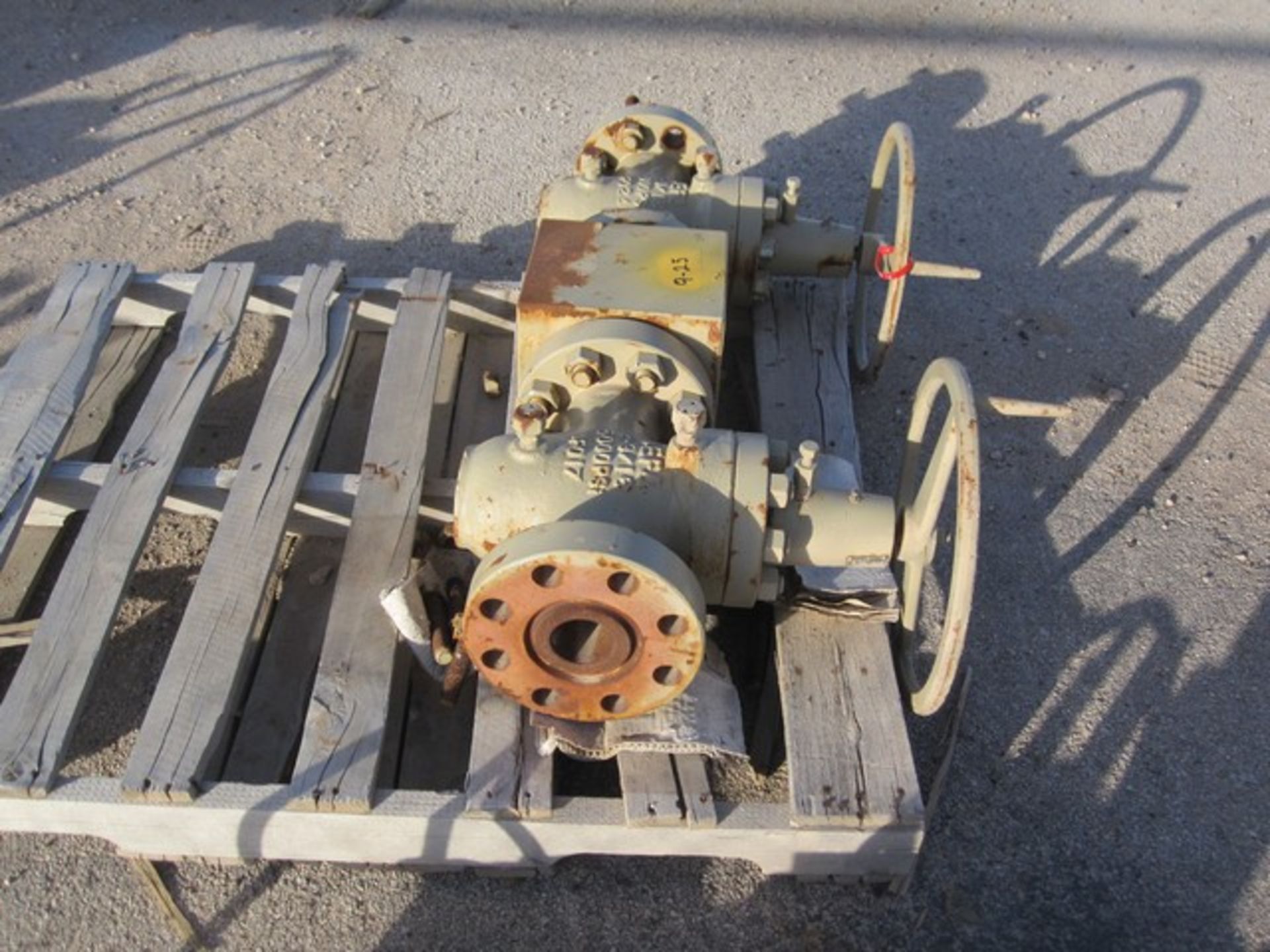 Located in YARD 9 - Odessa, TX (9-25) (2) 2-9/16" 5000# FLANGED GATE VALVES, (1) 3 WAY CCROSS (
