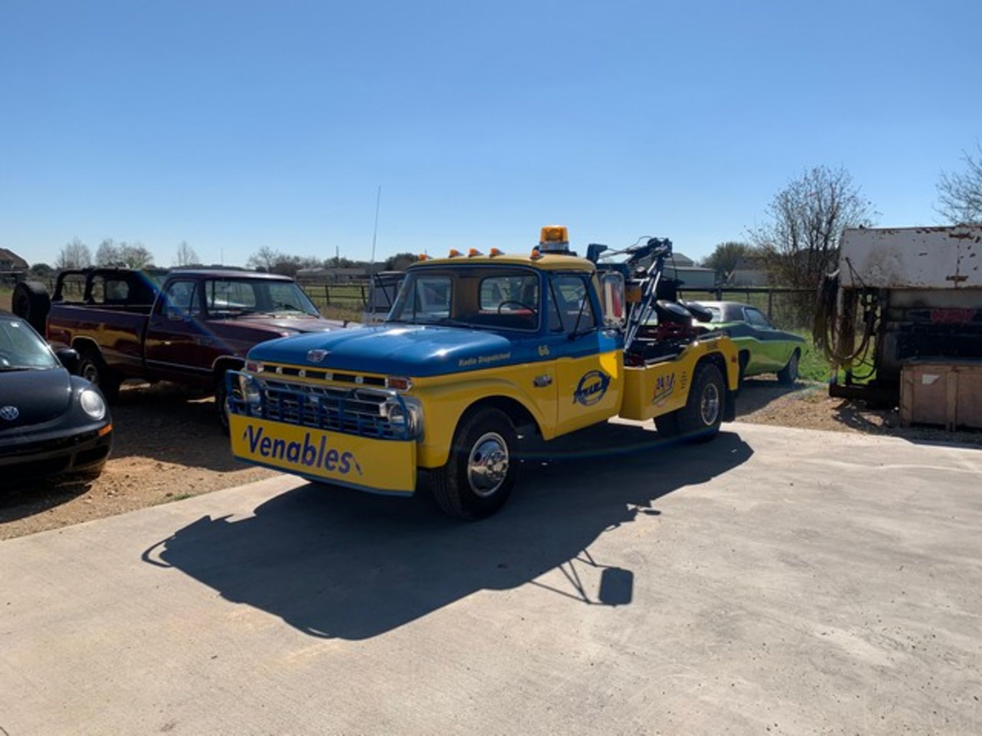 Located in YARD 11 - Fulshear, TX 1966 FORD F350 CUSTOM WRECKER W/ HOLMES 480 TWIN BOOMS, VIN- - Image 17 of 53