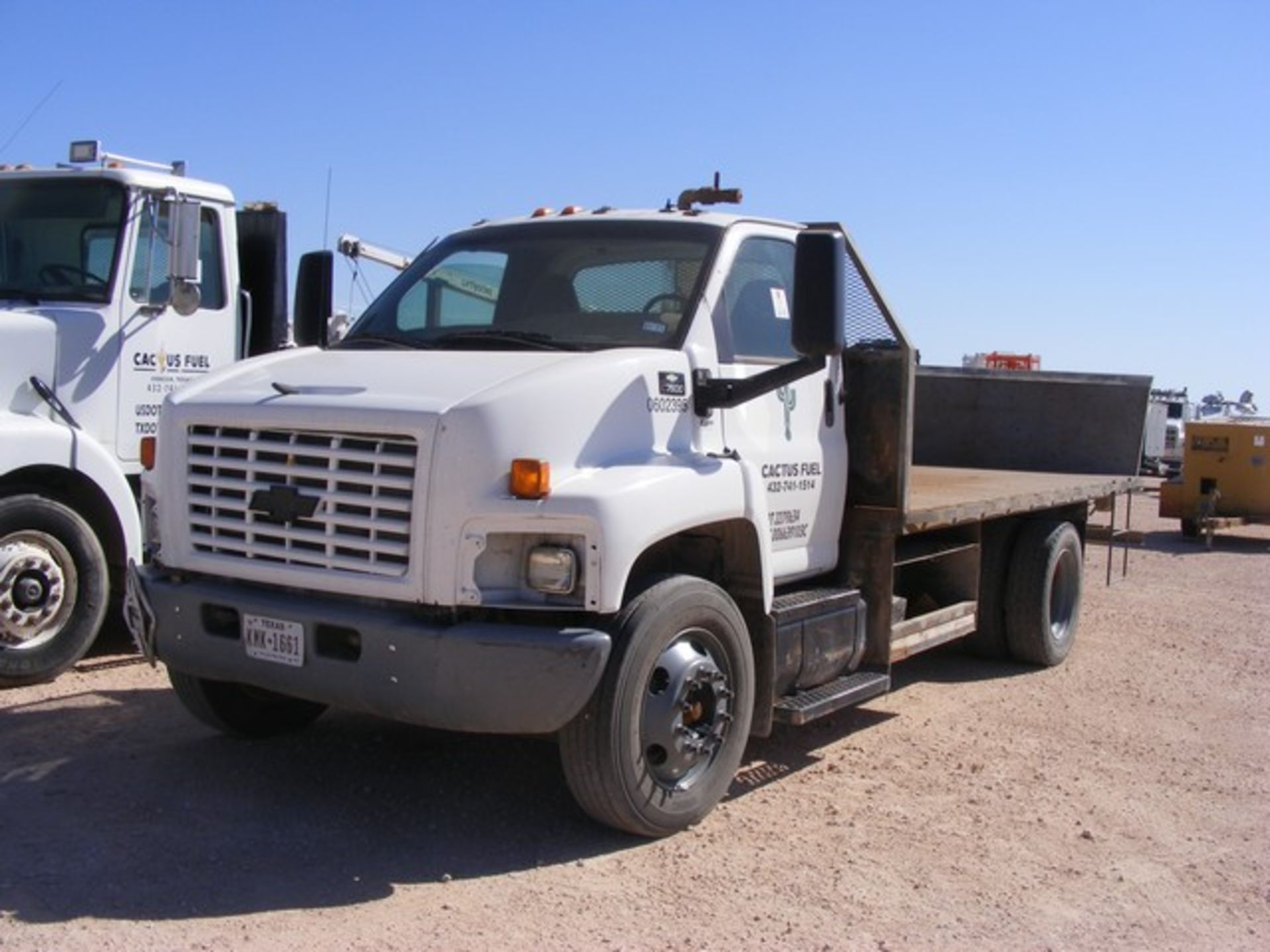 Located in YARD 1 - Midland, TX (2395) (X) 2006 CHEVROLET C7500 S/A DAY CAB STAKE BED TRUCK, VIN-