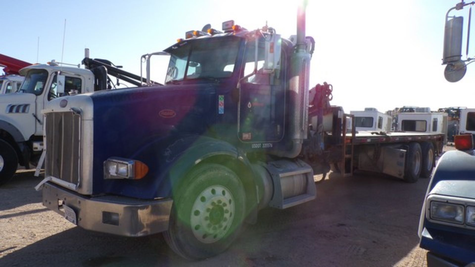 Located in YARD 1 - Midland, TX (X) (1639) 2007 PETERBILT 378 DAY CAB T/A KNUCKLE BOOM/ FLATBED