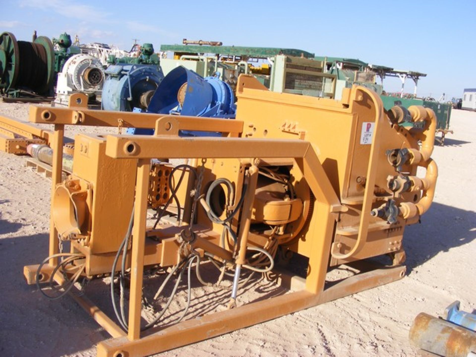 "Located in YARD 1 - Midland, TX TESCO 500 TON ECI (S) 900HP HYDRAULIC TOP DRIVE PACKAGE TO - Image 3 of 14