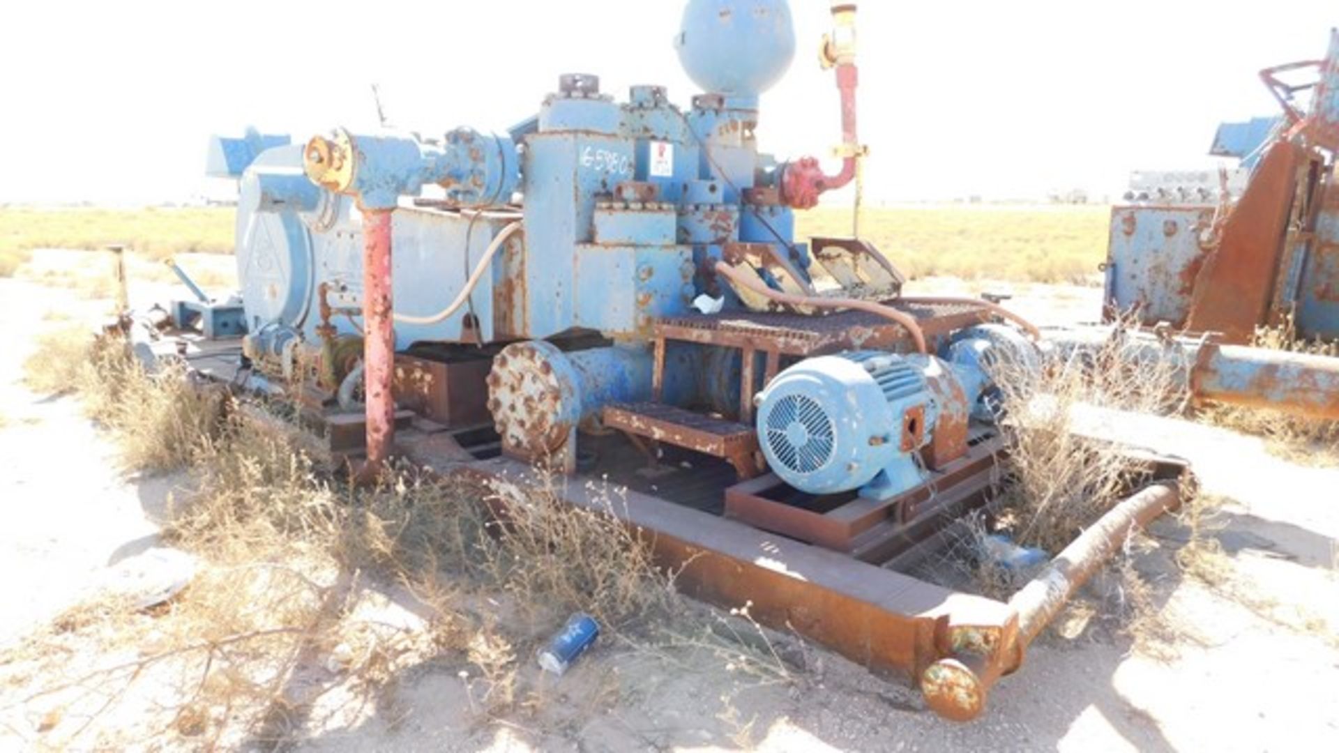 Located in YARD 21 - Odessa, TX CONTINENTAL EMSCO F1000 TRIPLEX MUD PUMP, W/ 4X6 CENT PUMP,