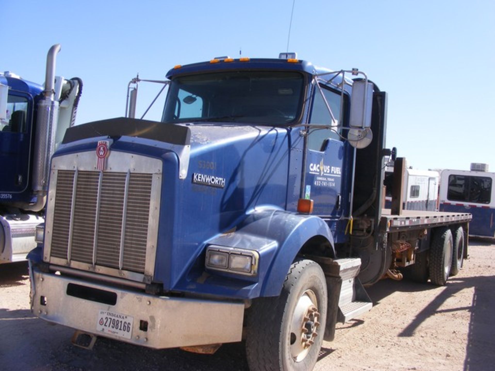 Located in YARD 1 - Midland, TX (6128) (X) 2009 KENWORTH T800, T/A DAY CAB STAKE BED DELIVERY TRUCK,