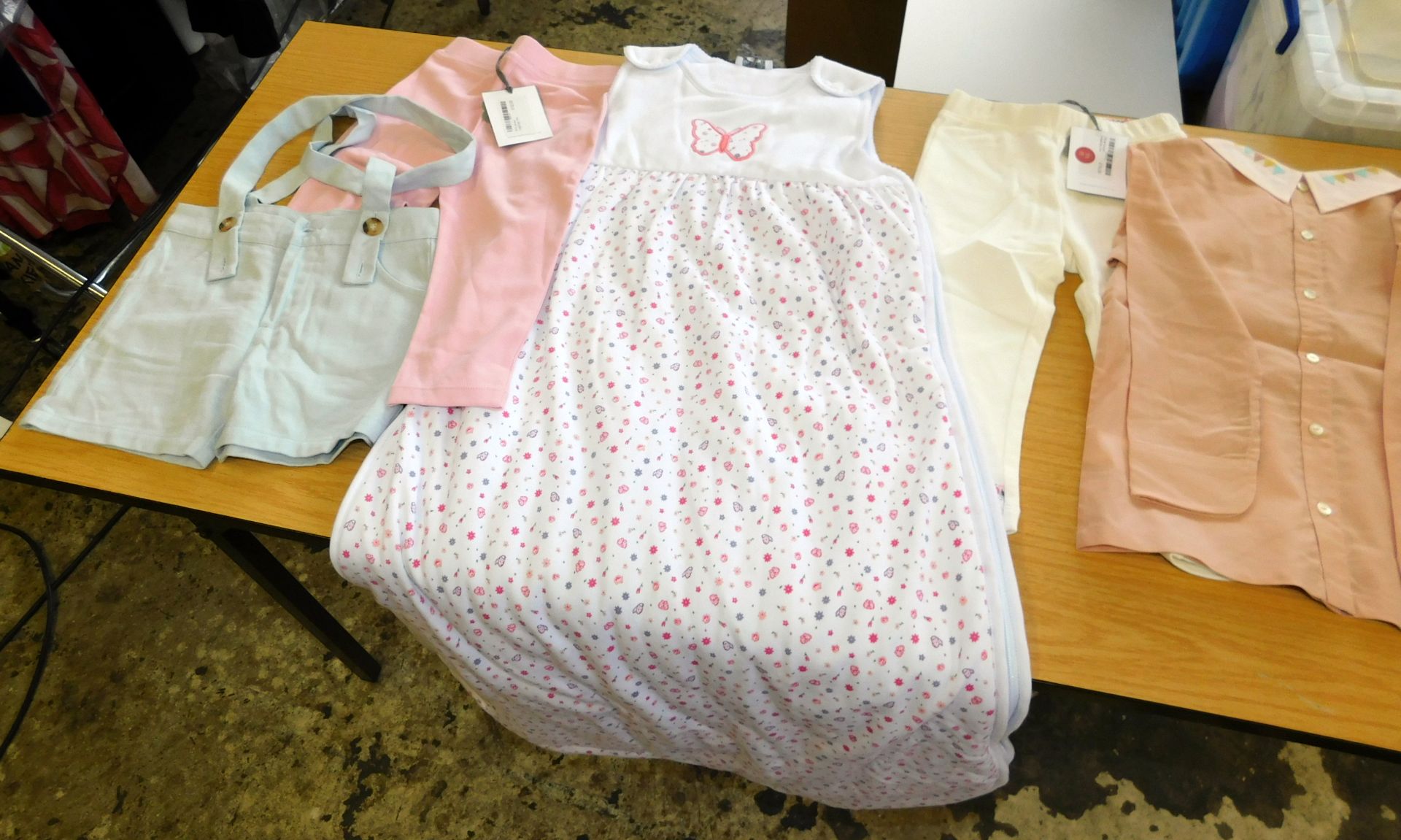 200 Pieces of Happyology Children’s Clothing To Include:- 28 pink trousers, 4 pink floral tops, 8 - Image 3 of 4