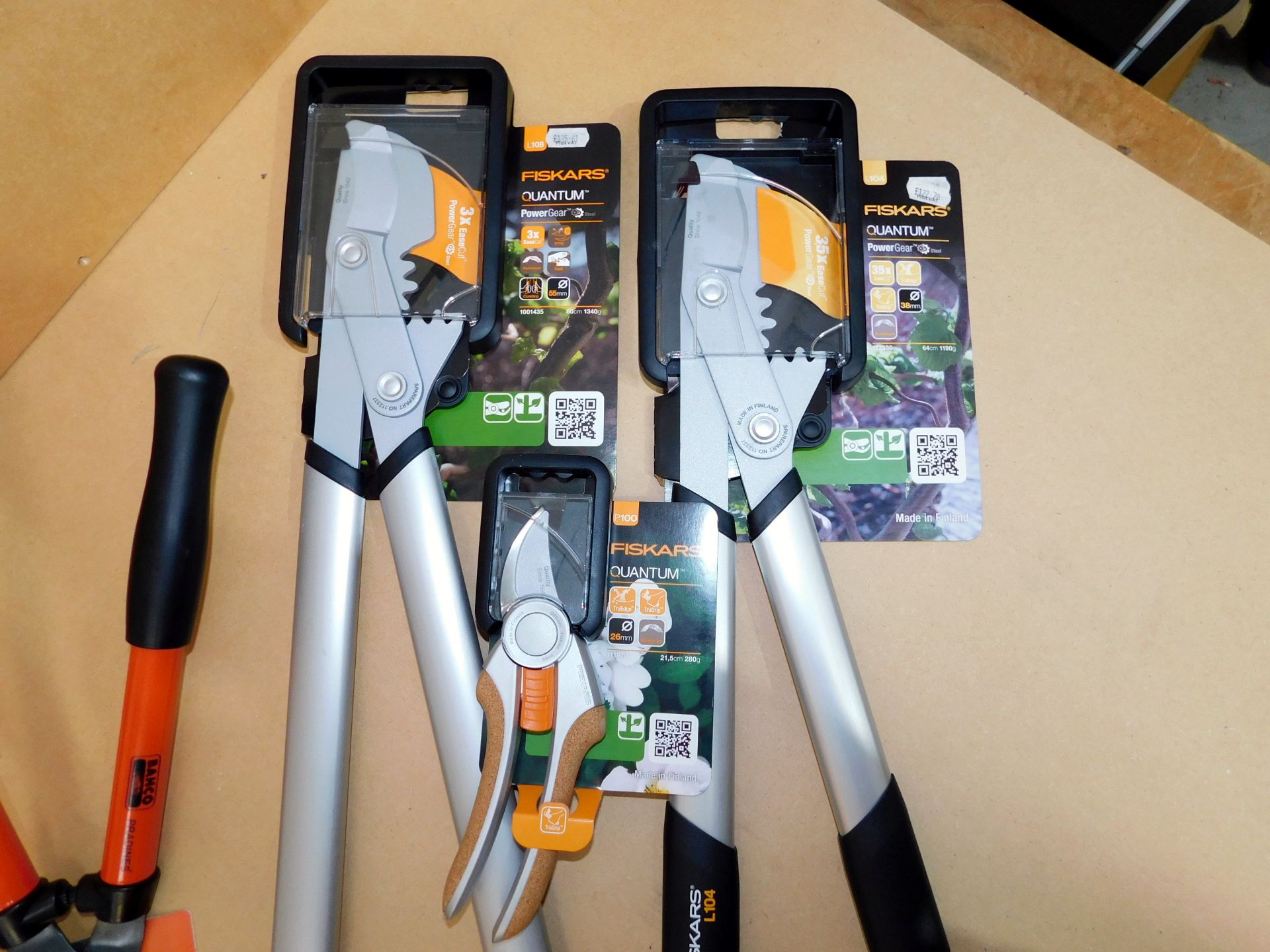 8 Fiskars Loppers (5 L104 & 3 L108), 2 Pairs of Fiskars Garden Snips & Bahco Shears (Located - Image 2 of 3