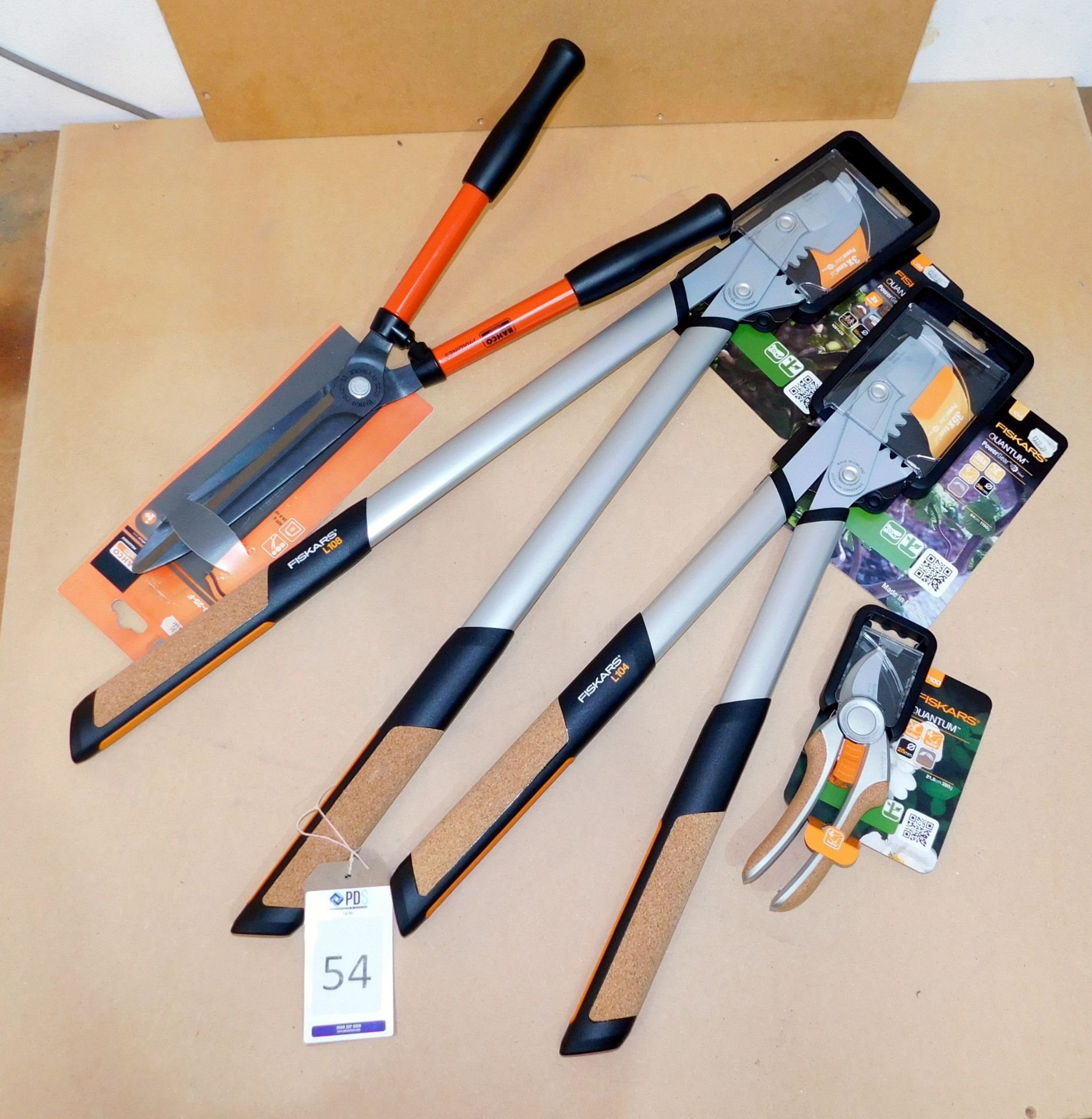 8 Fiskars Loppers (5 L104 & 3 L108), 2 Pairs of Fiskars Garden Snips & Bahco Shears (Located