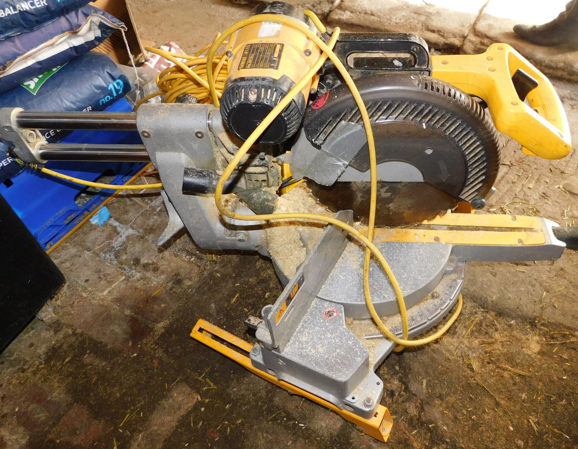 DeWalt DW708 Circular Saw (Located Oldham – See General Notes for Viewing & Collection Details) - Image 2 of 5