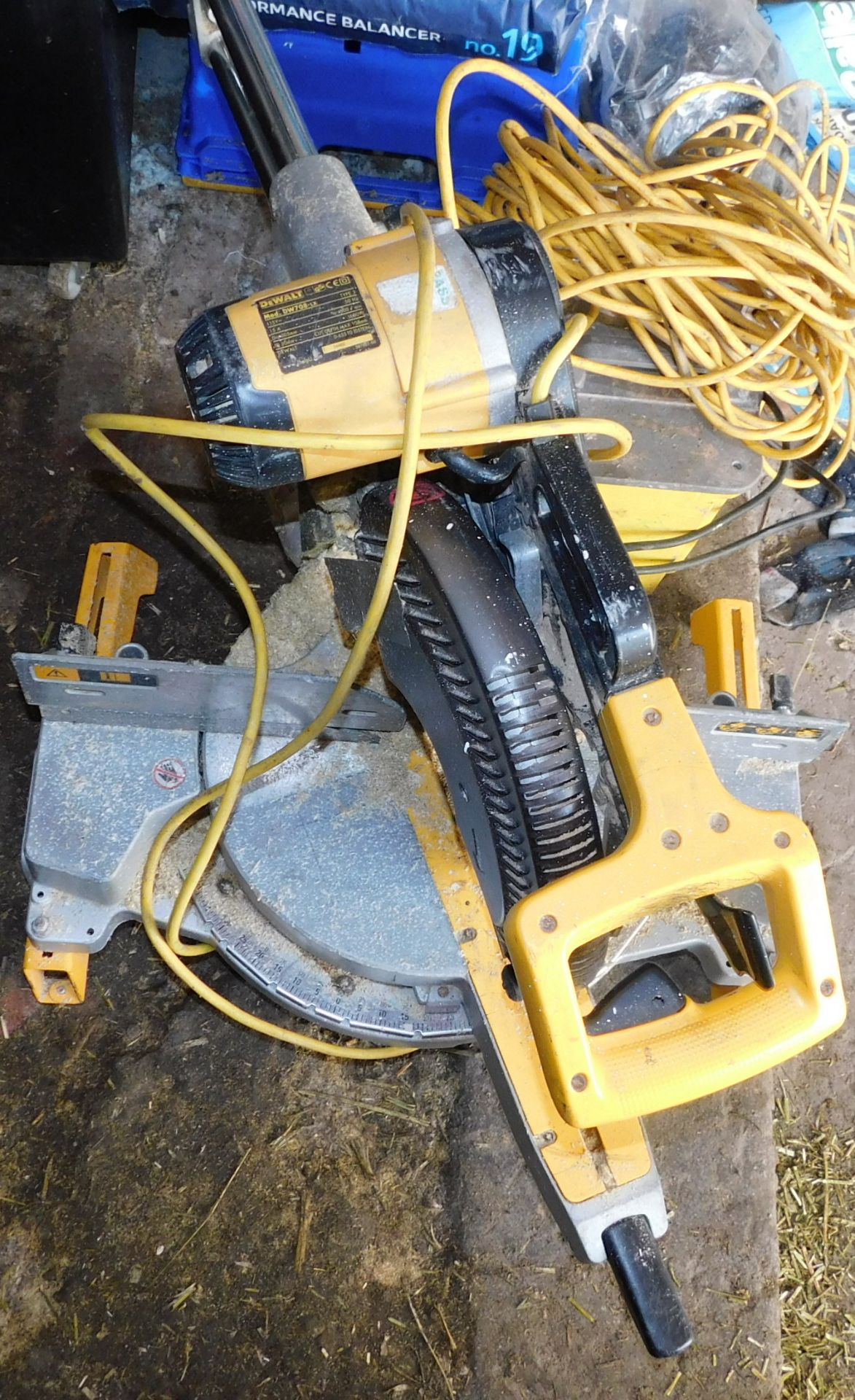 DeWalt DW708 Circular Saw (Located Oldham – See General Notes for Viewing & Collection Details) - Image 3 of 5