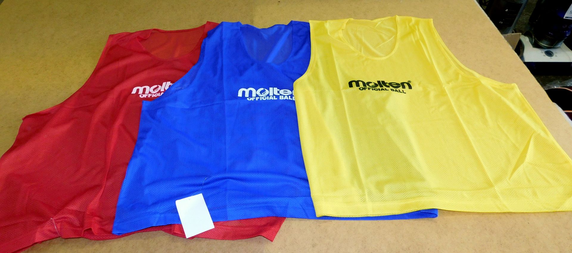 90 Molten Vests (Located Stockport – See General Notes For Viewing & Collection Details)