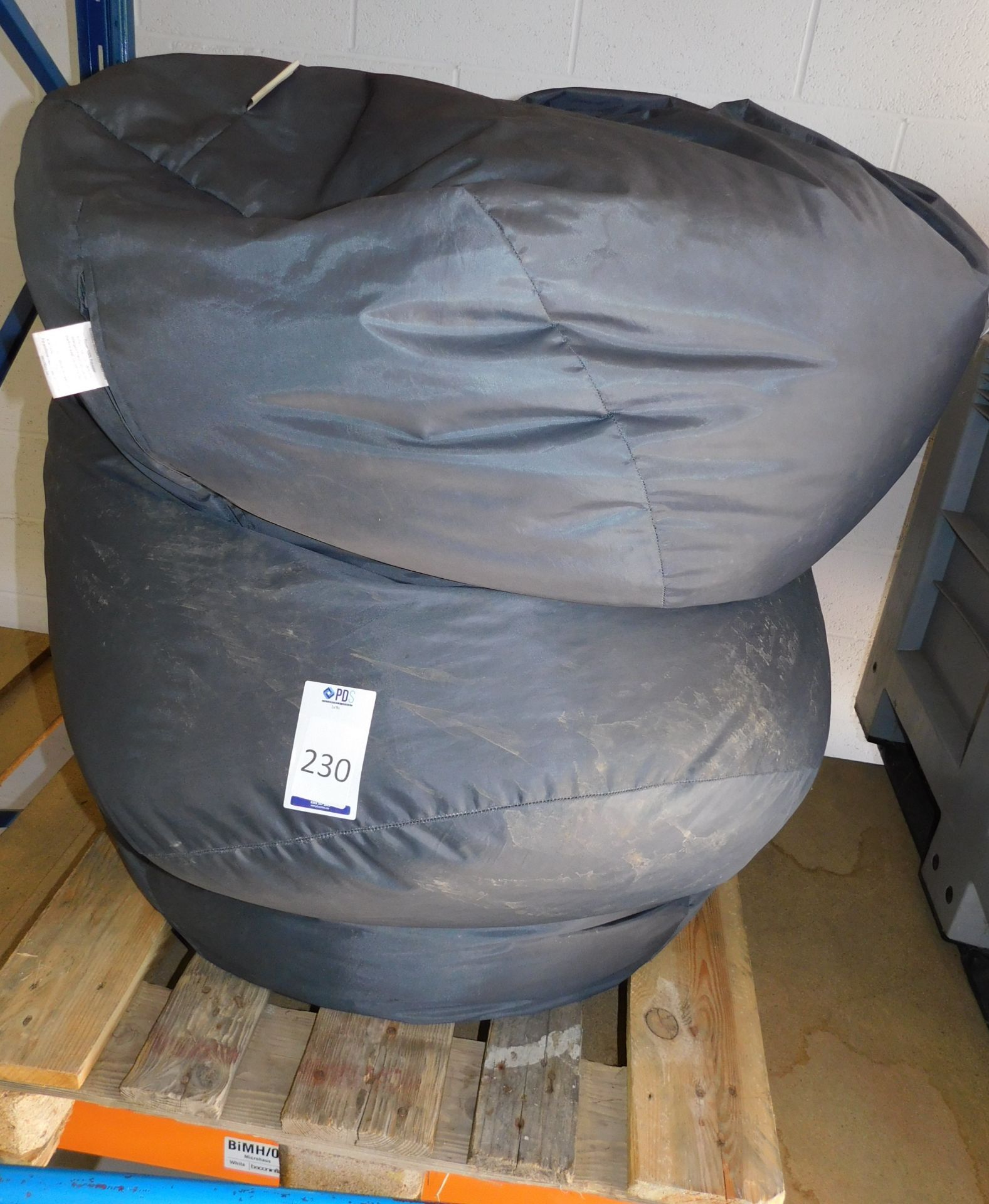 3 Beanbags (Located Northampton – See General Notes for Details)