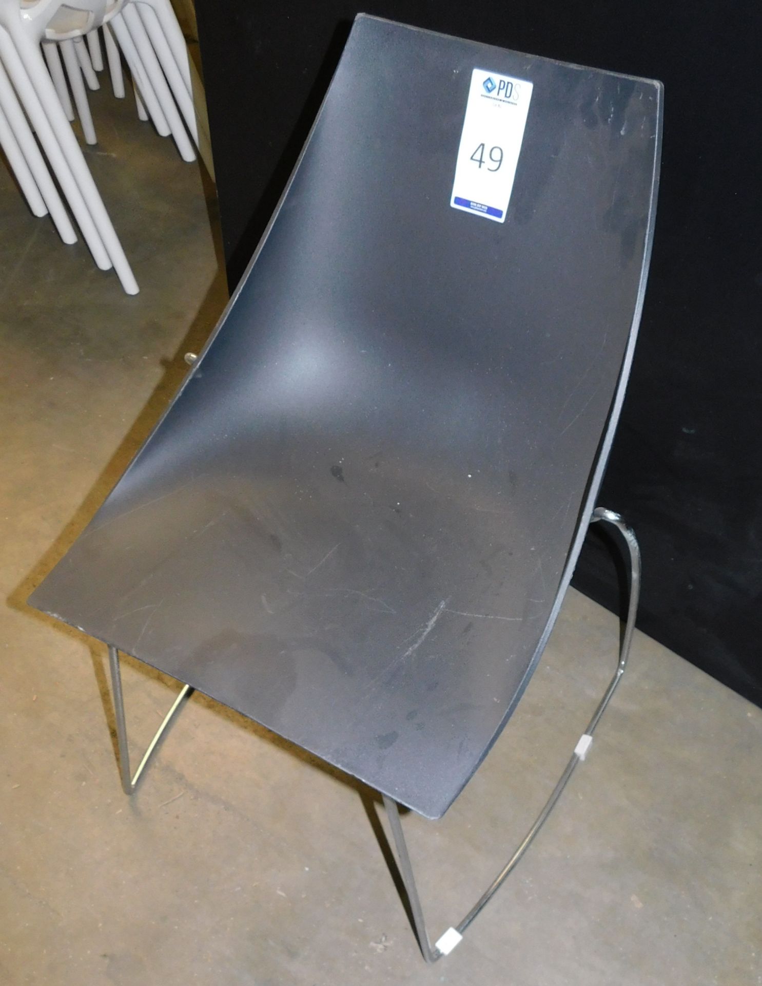 Approximately 200 Hoop Chairs, Black & White (Located Huntingdon, See General Notes for More - Image 2 of 4