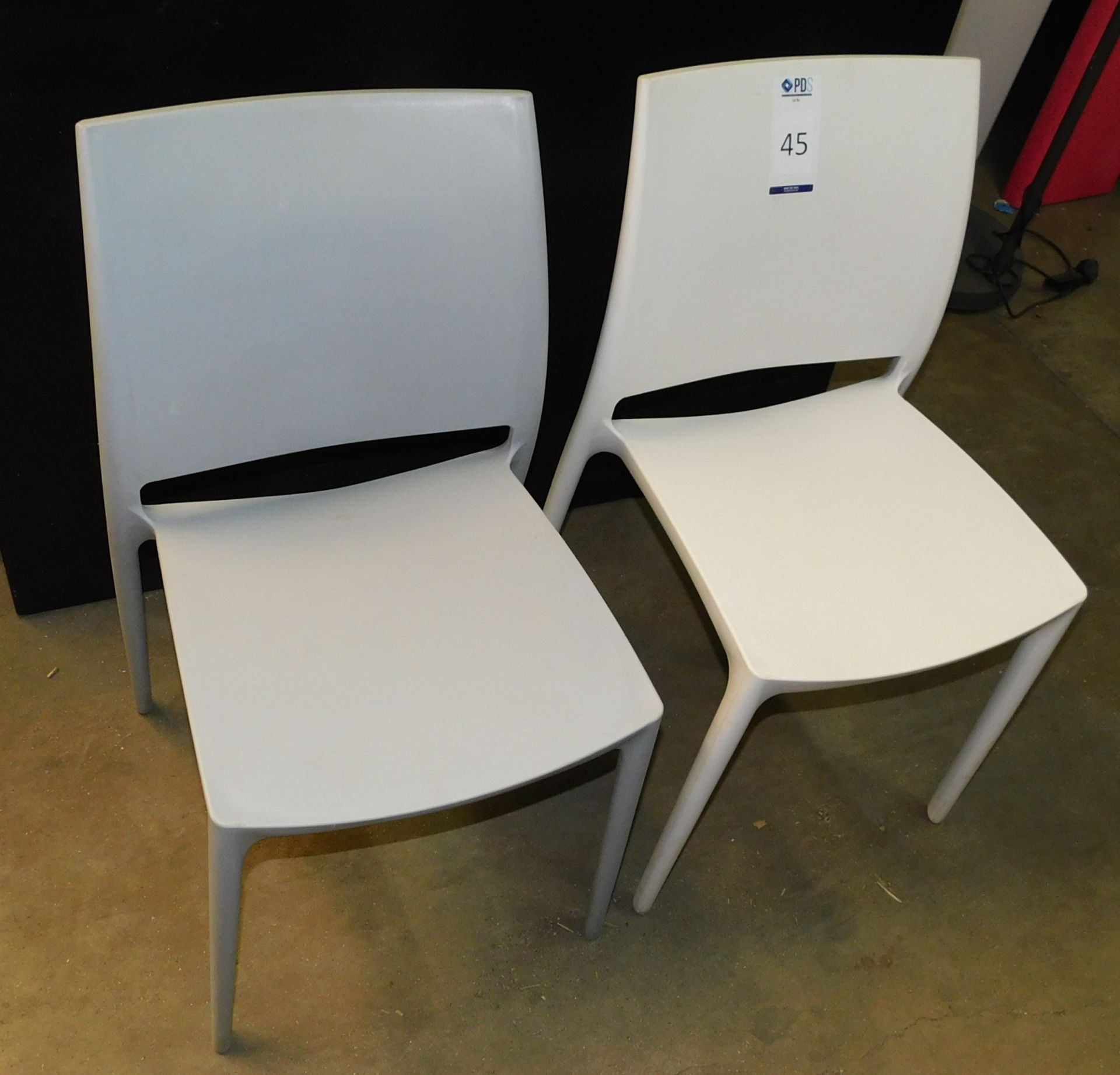 860 Stax Chairs, Mixed Colours (Located Huntingdon, See General Notes for More Details) - Image 2 of 4