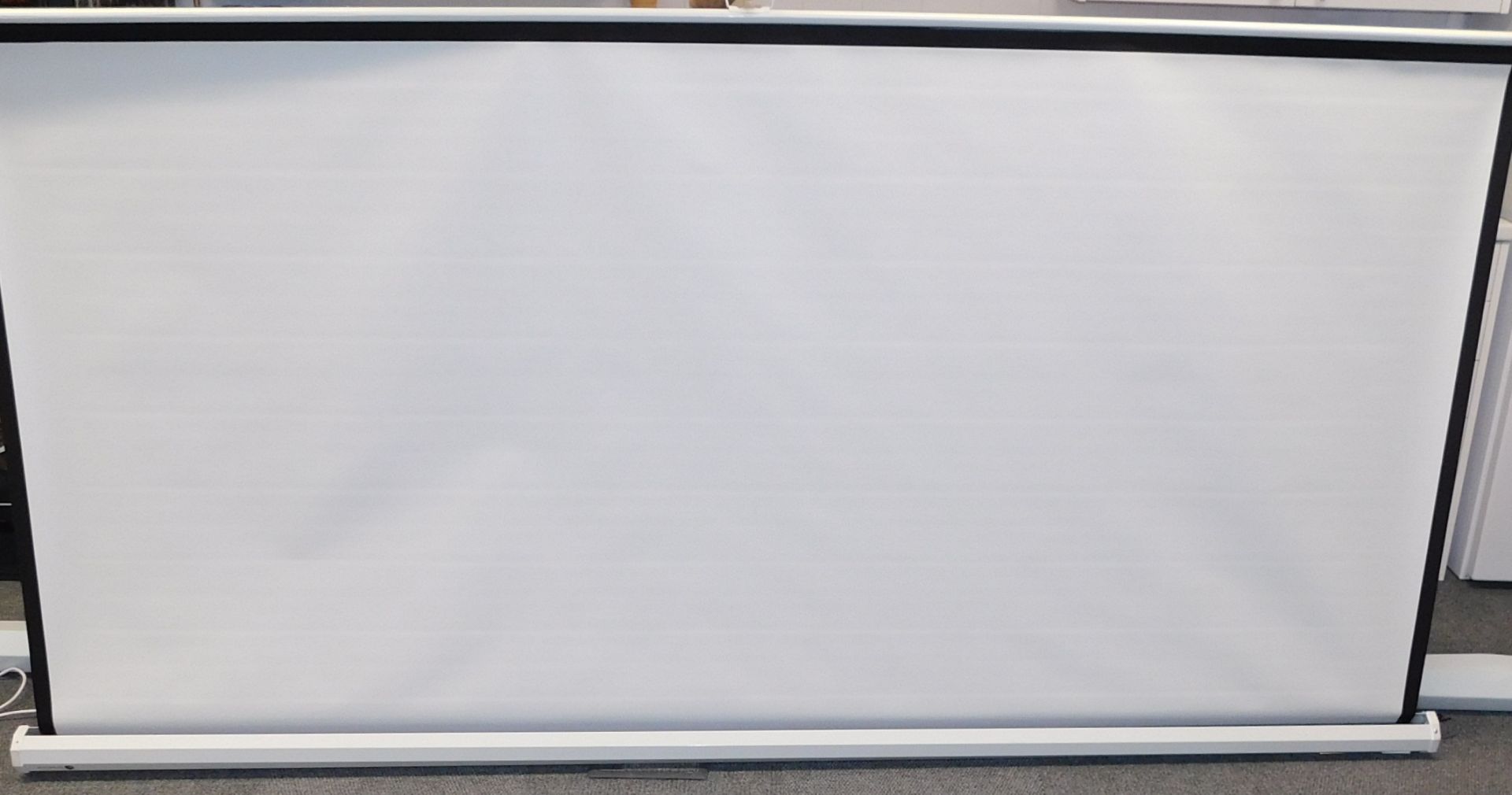 2.8m Projection Screen (Located Manchester – See General Notes for More Details)