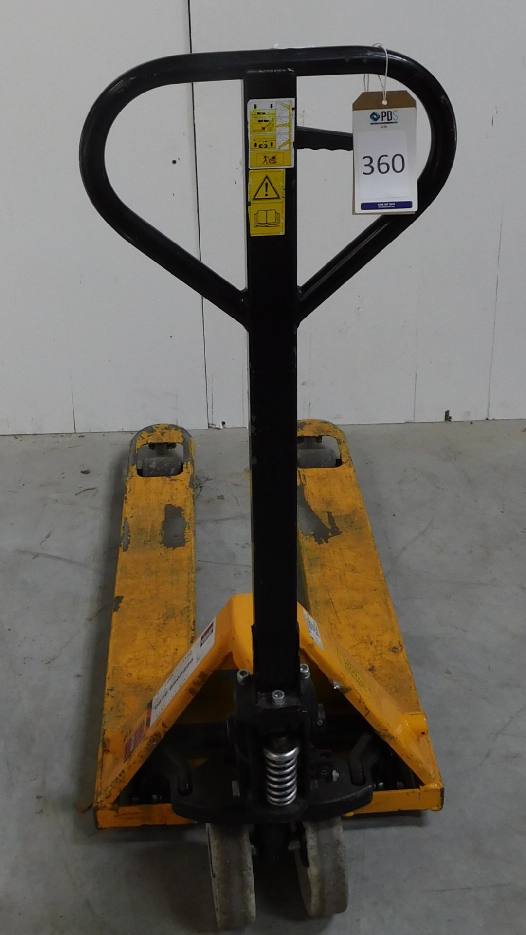 Hand Hydraulic Pallet Truck (2500kg) (Located Brentwood, See General Notes for More Details)