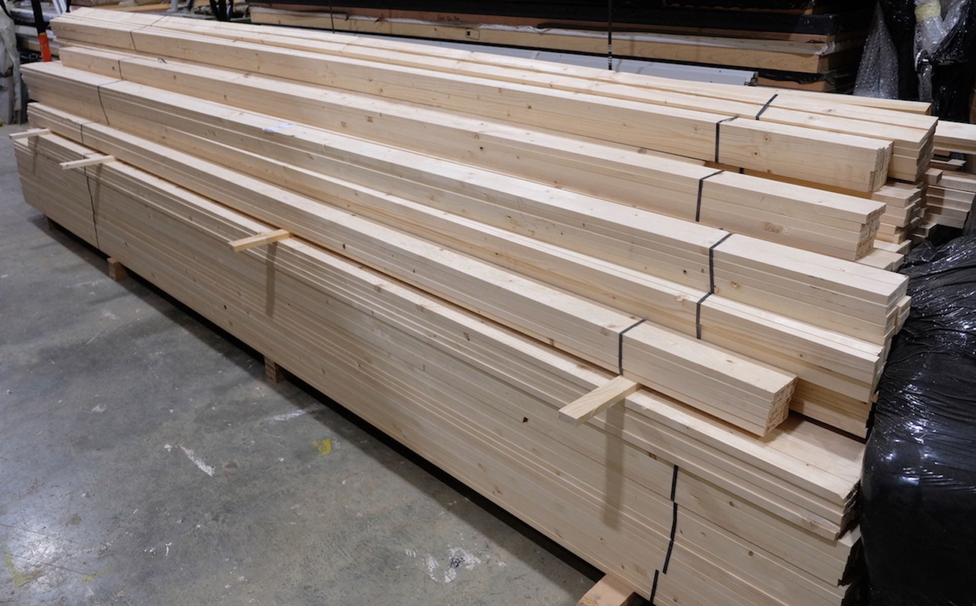 Approximately 500 Lengths of Softwood. 450cm x 4.5cm x 2.5cm (Requires Manual Loading) (Located - Bild 2 aus 2