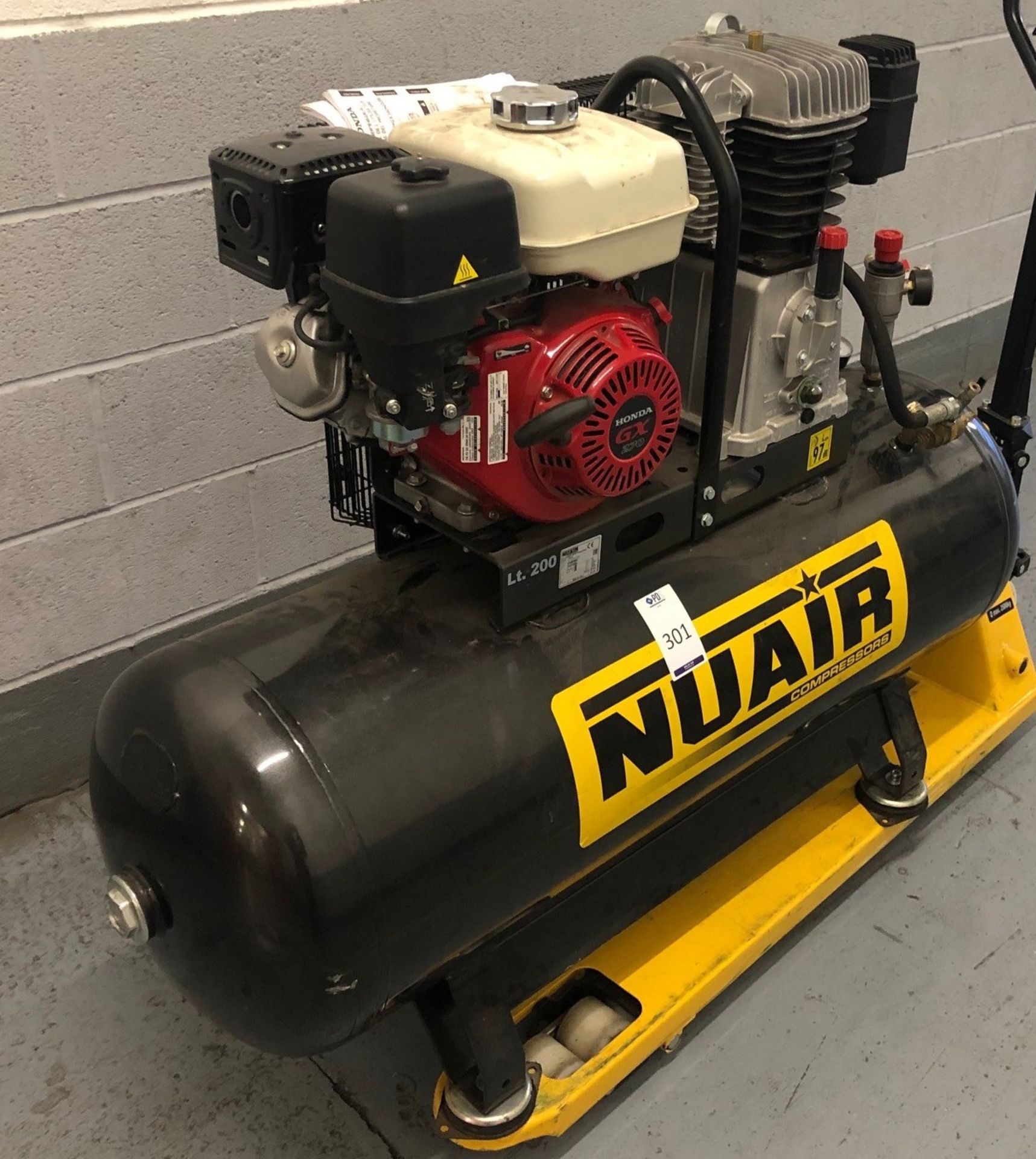 NuAir NB7/98/200F receiver mounted petrol powered compressor with Honda gx270 engine (pallet truck n