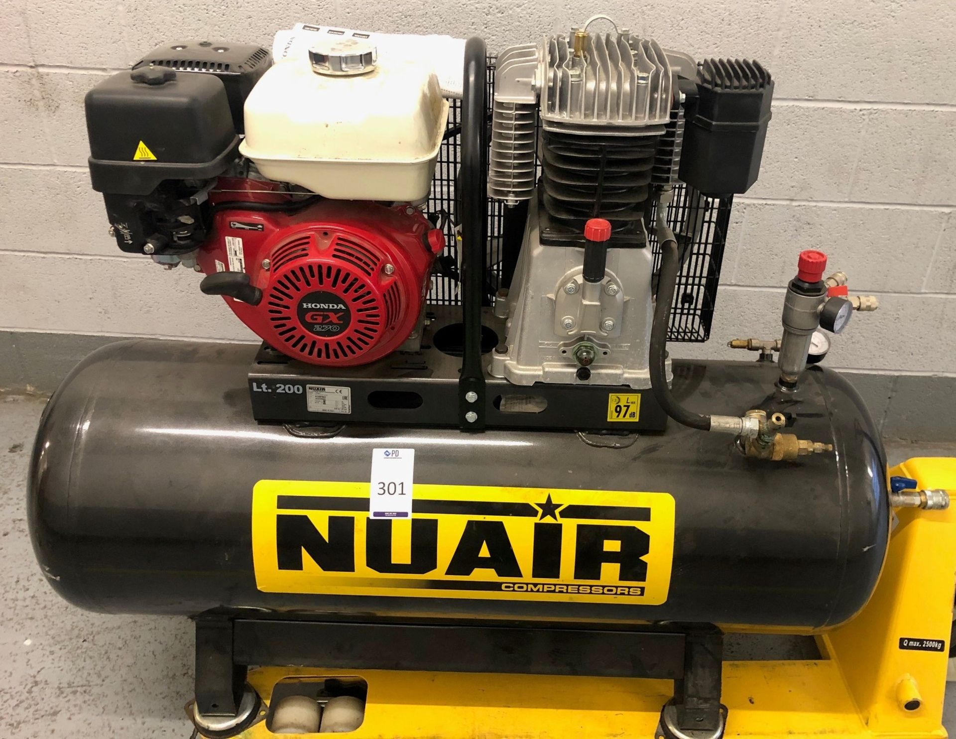 NuAir NB7/98/200F receiver mounted petrol powered compressor with Honda gx270 engine (pallet truck n - Image 3 of 4