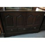 18th Century Welsh oak coffer with split front. (B.P. 24% incl. VAT)