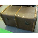 Vintage canvas trunk with leather carrying handles. (B.P. 24% incl. VAT)
