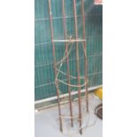 Vintage wooden clothes rack with rope. (B.P. 24% incl. VAT)