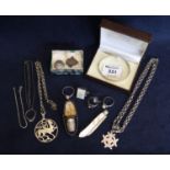 Bag of assorted costume jewellery, oddments of silver etc. (B.P. 21% + VAT)