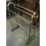 Edwardian brass towel horse. (B.P. 21% + VAT)