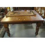 Victorian mahogany extending dining table with one additional leaf and three winders on turned