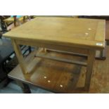 Good quality well made oak side or coffee table. (B.P. 21% + VAT)