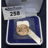 Full gold sovereign in original fitted box dated 2000. (B.P. 21% + VAT)