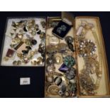 Tray of assorted costume jewellery various. (B.P. 21% + VAT)